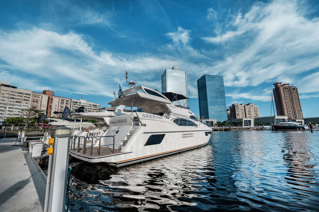 烏拉尼亞 58呎遊艇